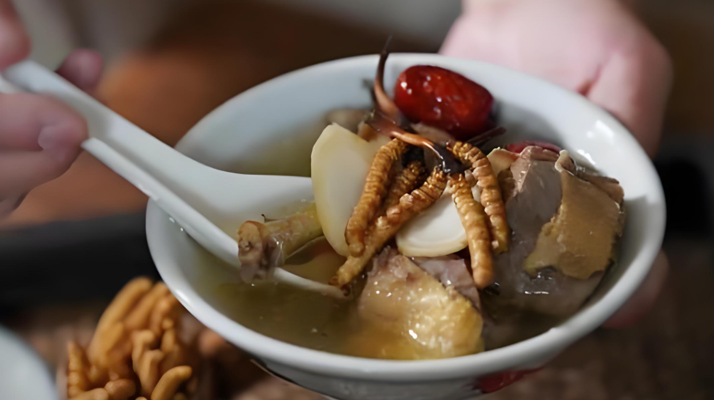 冬蟲(chóng)夏草搭配有道，滋養(yǎng)肺部效果妙