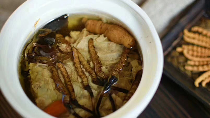 鮮香滋補！鮮冬蟲夏草燉雞湯的美味做法