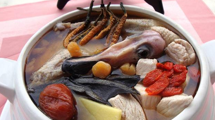 冬蟲(chóng)夏草配什么煲湯好？營(yíng)養(yǎng)美味的搭配指南